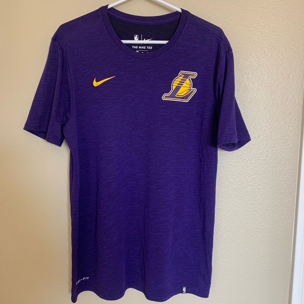 Men Nike LA Lakers Purple Shirt Cotton Polyester Medium. Good Condition.